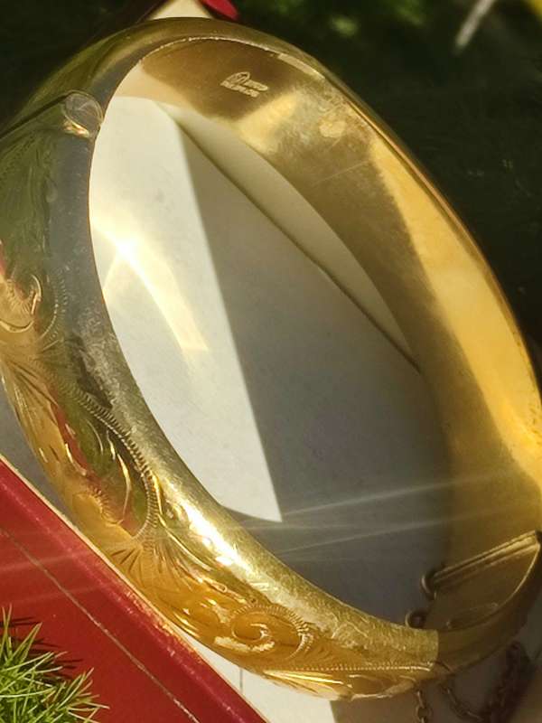 9ct Metal Core Vintage Bangle