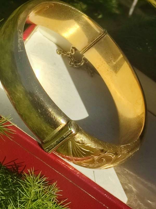 9ct Metal Core Vintage Bangle