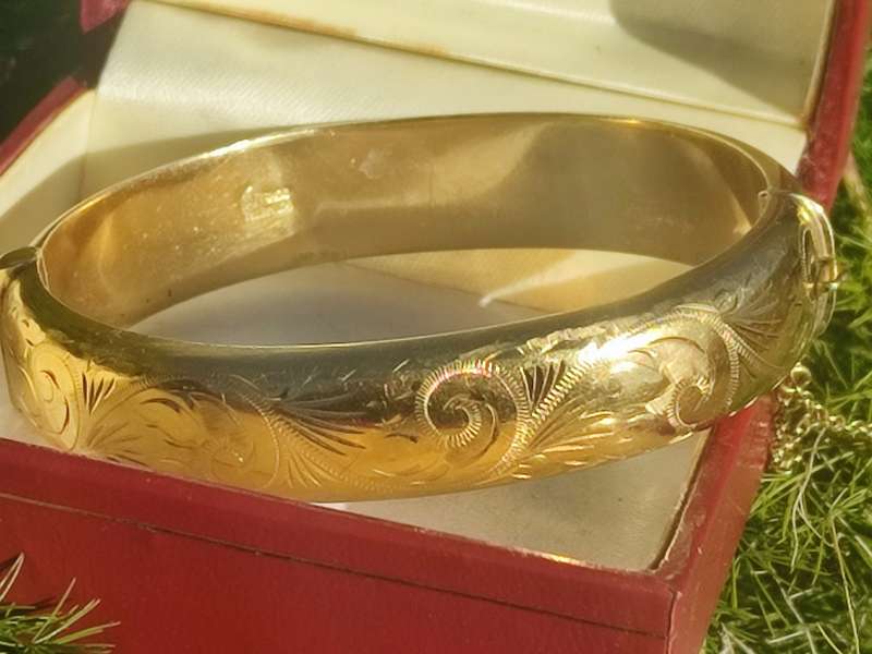 9ct Metal Core Vintage Bangle