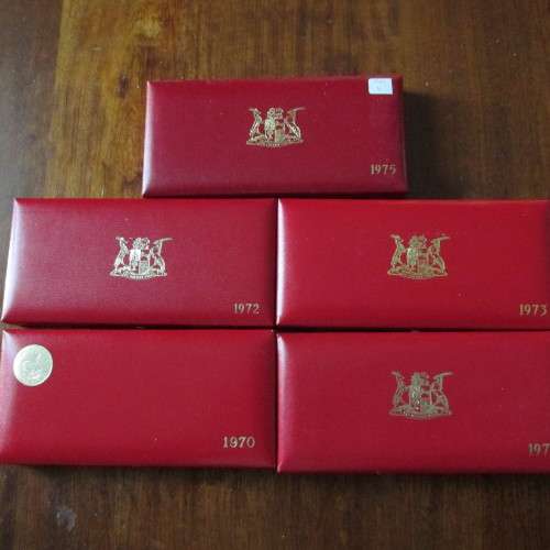 5 X S.A. 1970-1975 (EXCLD. 1974) PROOF SETS IN RED L.P. BOX - 1/2 CENT TO SILVER RAND