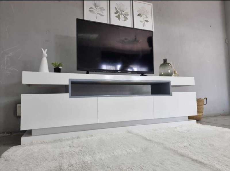 Envio TV stand