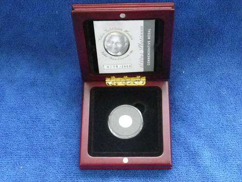 NELSON MANDELA 1/10TH OZ PLATINUM PROOF COMMEMORATIVE MEDAL