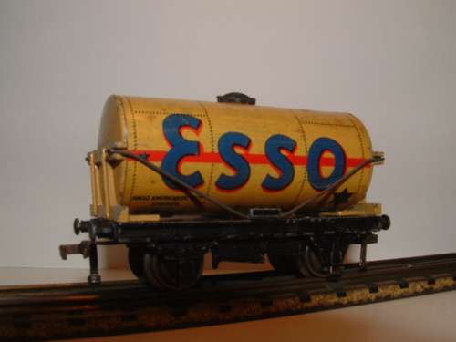 Hornby Dublo D1 32081 "ESSO" Tank Wagon - Boxed - Extremely Rare