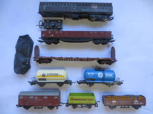 Lima Assorted Wagons x 8