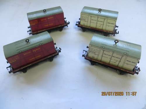 Hornby Dublo 4 x Low-sided Wagons & Containers all Boxed