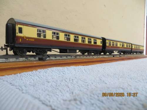 Hornby Dublo WR Coaches x 3