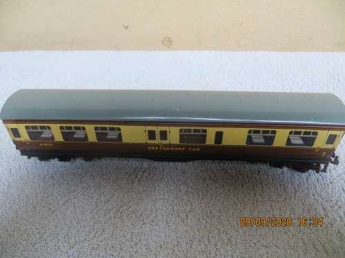 Hornby Dublo WR Coaches x 3