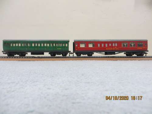 Hornby / Dublo BR/SR Suburban Coach & BR/MR Restaurant Car