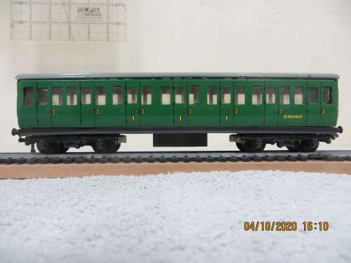 Hornby / Dublo BR/SR Suburban Coach & BR/MR Restaurant Car