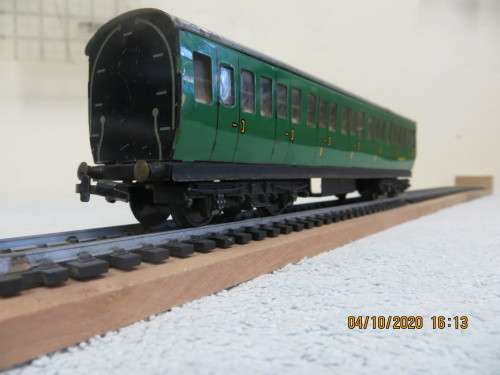 Hornby / Dublo BR/SR Suburban Coach & BR/MR Restaurant Car