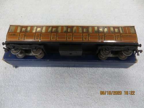 Hornby Dublo N.E. D1 Coaches x 3 and M.R. D3 Coach empty box.