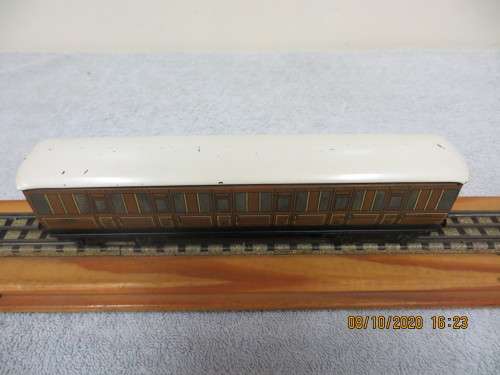 Hornby Dublo N.E. D1 Coaches x 3 and M.R. D3 Coach empty box.