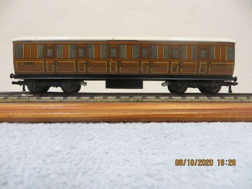 Hornby Dublo N.E. D1 Coaches x 3 and M.R. D3 Coach empty box.