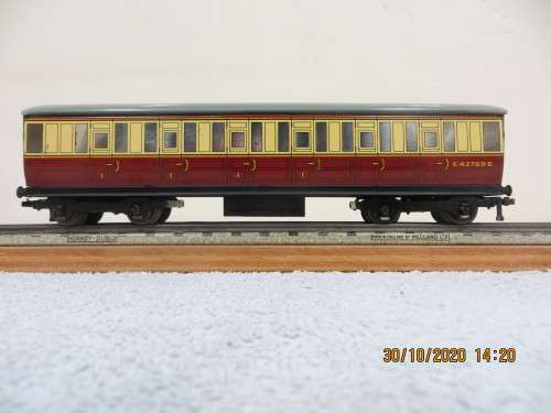 Hornby Dublo D11 Coaches x 4 (2 Boxed)