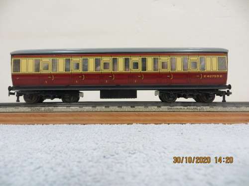 Hornby Dublo D11 Coaches x 4 (2 Boxed)