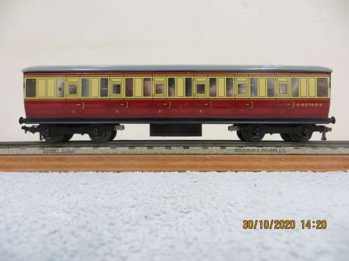Hornby Dublo D11 Coaches x 4 (2 Boxed)