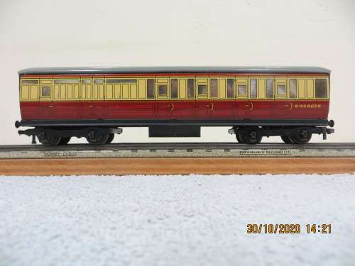 Hornby Dublo D11 Coaches x 4 (2 Boxed)