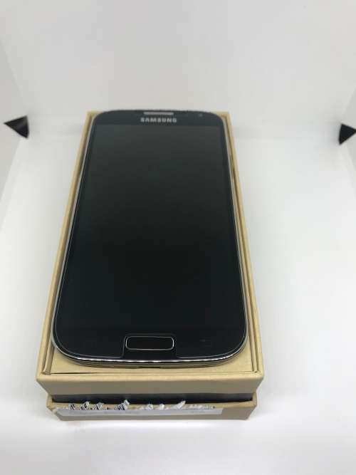 Samsung Galaxy S4 16 GB + Free Genuine BMW Cover
