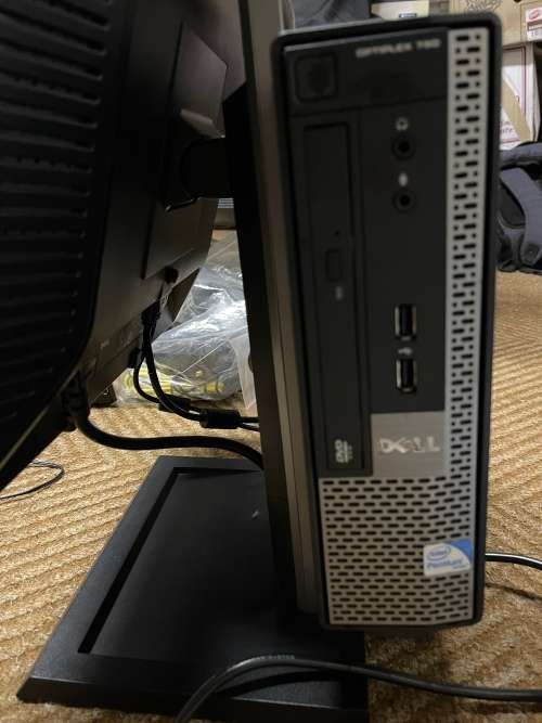 Dell Optiplex 780 with Monitor stand and Monitor