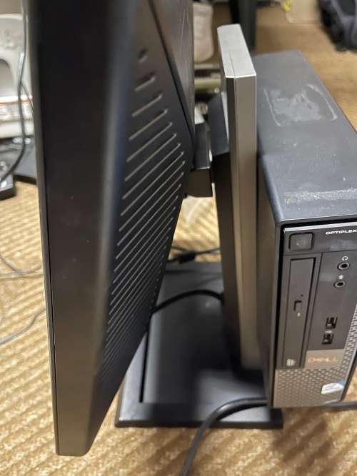 Dell Optiplex 780 with Monitor stand and Monitor