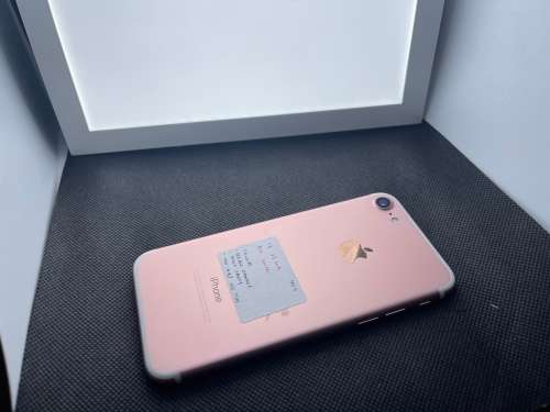 Warehouse Clearance : IPhone 7 32 GB  - No home Button / Touch