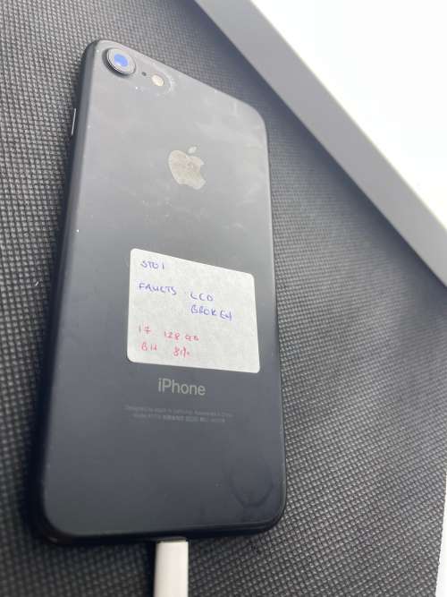 Warehouse Clearance : IPhone 7 128 GB  - Cracked Screen