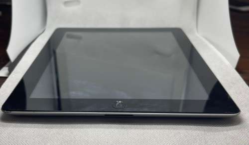 IPAD 2- A1396 - 16 GB CELLUAR AND WIFI