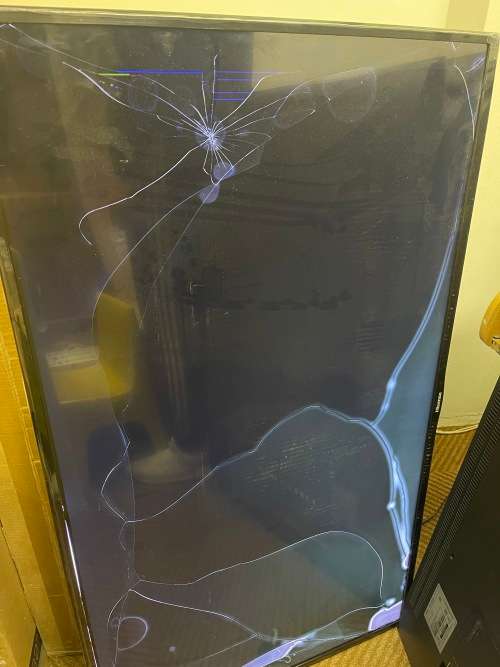 Hisense 50" TV - Cracked Screen - Spares / Repairs