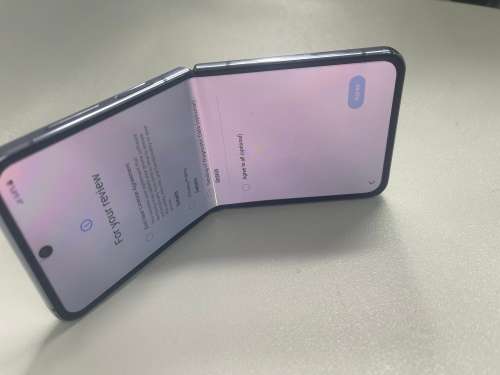 TRADE ON CLEARANCE : SAMSUNG Z FLIP 4 - PLEASE READ