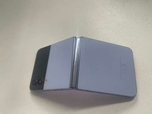TRADE ON CLEARANCE : SAMSUNG Z FLIP 4 - PLEASE READ