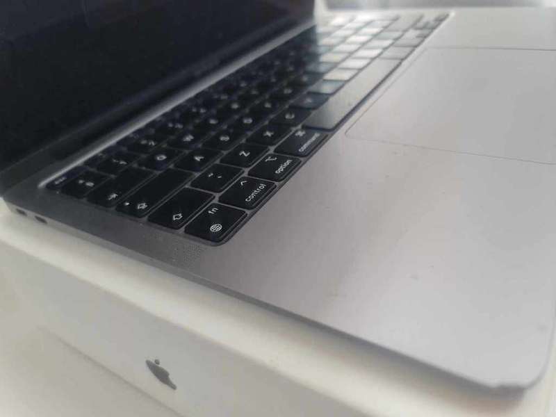 Macbook Air  13 inch with Apple M1 Chip 256GB SSD