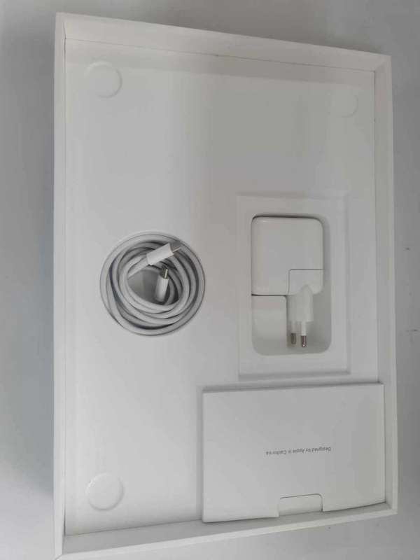 Macbook Air  13 inch with Apple M1 Chip 256GB SSD