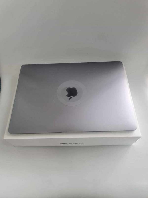 Macbook Air  13 inch with Apple M1 Chip 256GB SSD