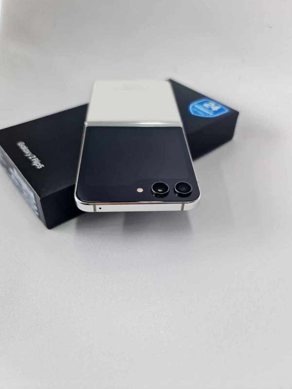 Samsung Z Flip 5  256GB preowned
