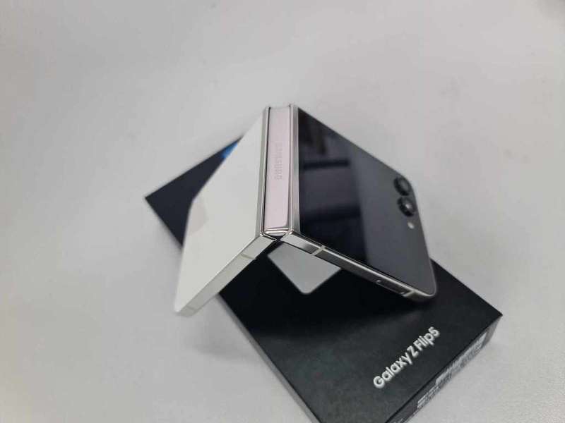 Samsung Z Flip 5  256GB preowned