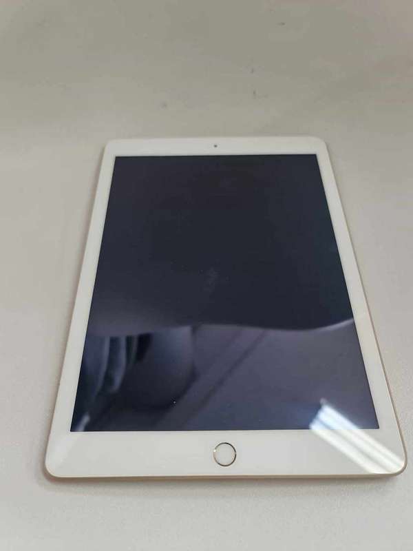 Ipad 5th Generation 128GB wifi only - preowned