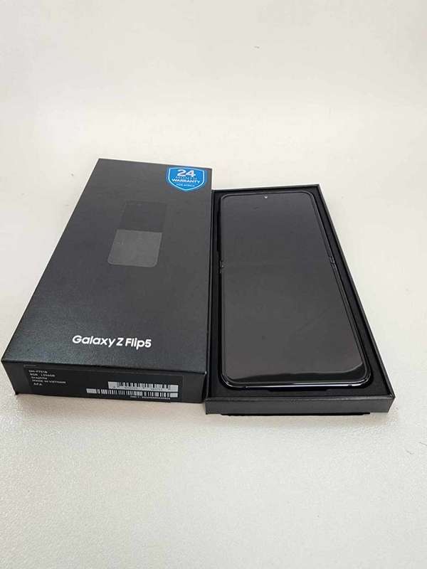 Samsung Z Flip 5 256GB preowned