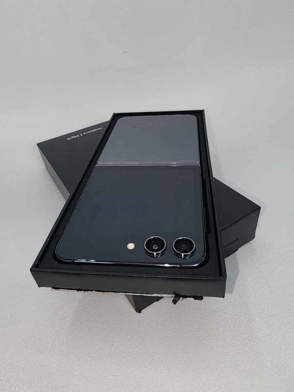 Samsung Z Flip 5 256GB preowned
