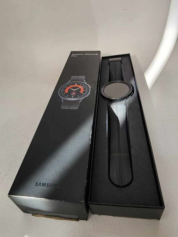 Samsung Watch 5 Pro GPS only 45mm preowned
