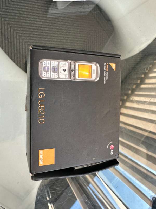 Retro  Phone - LG U8210