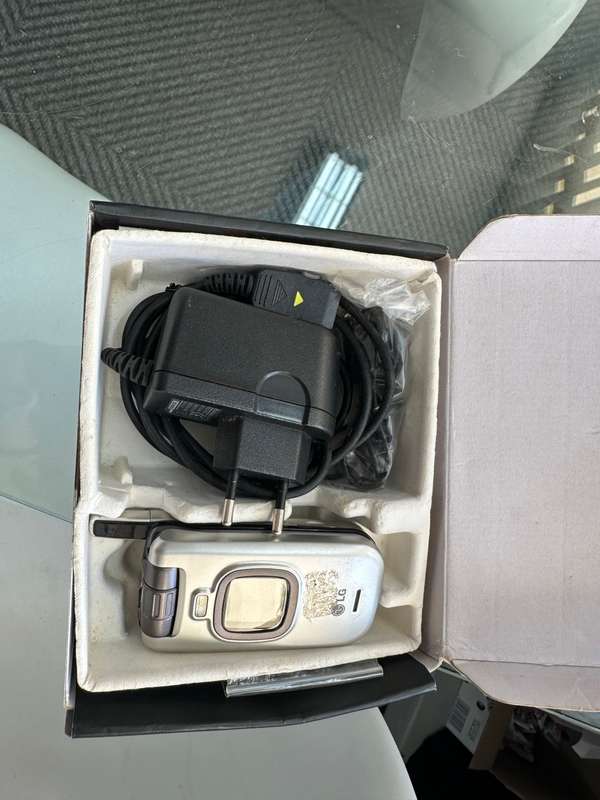 Retro  Phone - LG U8210