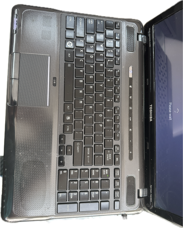 Toshiba Satelite -  i3 - 4GB Ram - 111 GB MEM- Windows 10 PRO -  HARMAN/KARDON SOUND - READ  AD