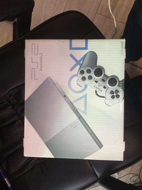 PLAY STATION 2 SLIMLINE SILVER **MINT CONDITION**