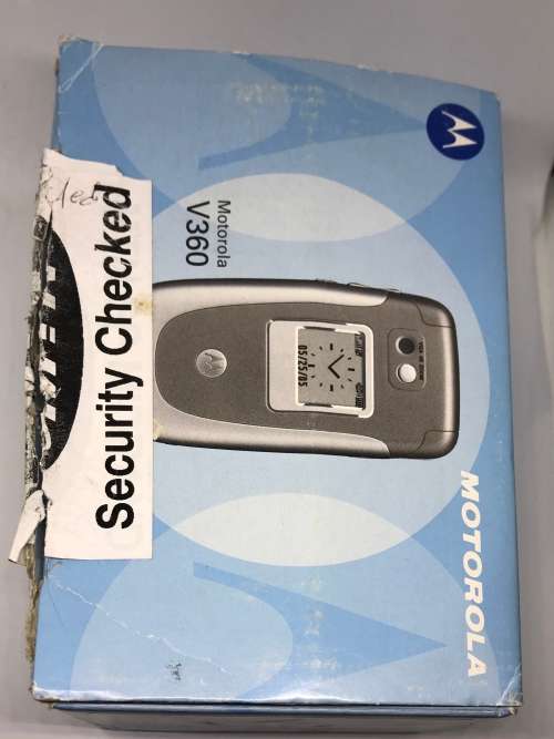 Retro flip phone - Motorola V360 Silver
