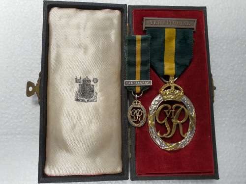 Efficiency Decoration Elizabeth II Issue - Bar Territorial & Miniature in Royal Mint Case