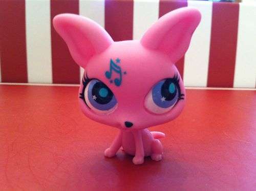 Littlest pet shop,Chihuahua with Clef Musical Note 2878