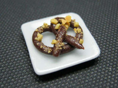 Miniature Food, Re-ment, Collectable Handmade Dollhouse Miniature Bretzel on Plate