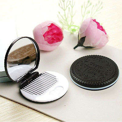 Cokkie Mirror and Comb Set