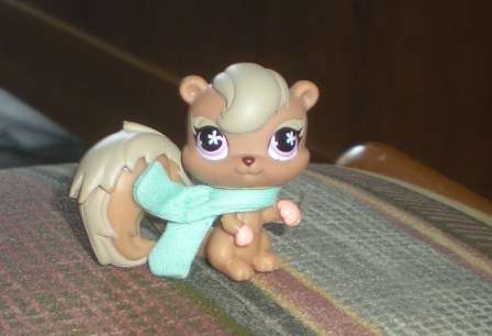 Littlest pet shop,  Squirrel #540 with scarf