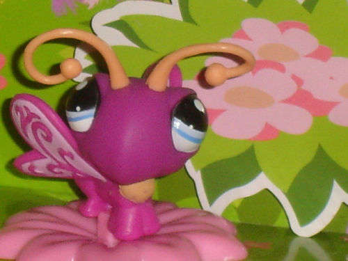Littlest Pet Shop, Butterfly #1739 with Flower Petal